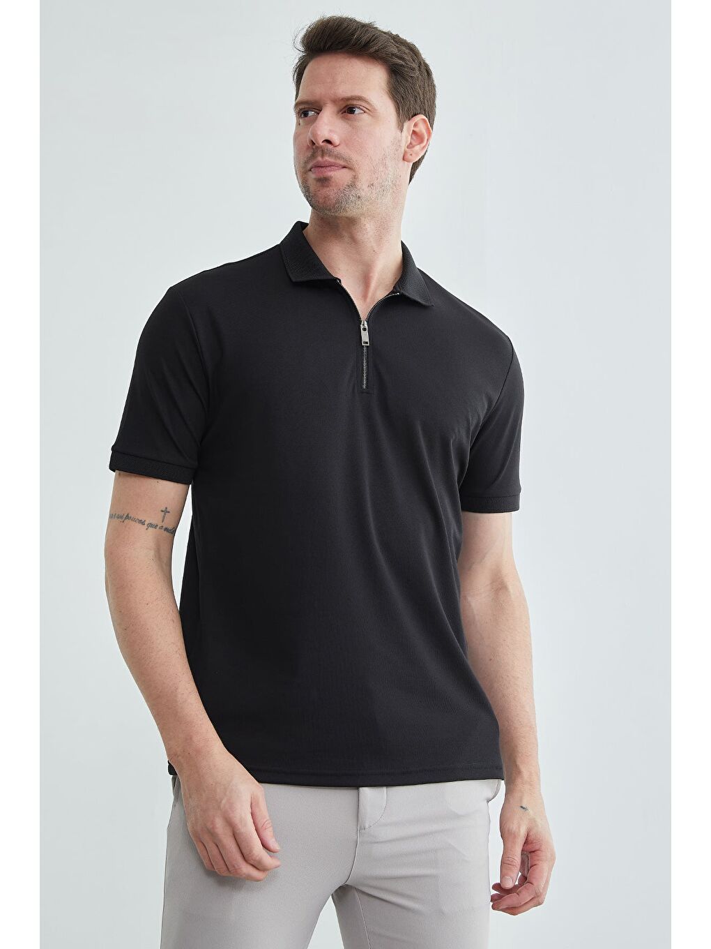 Siyah Yarım Fermuarlı Polo Yaka Tişört-2