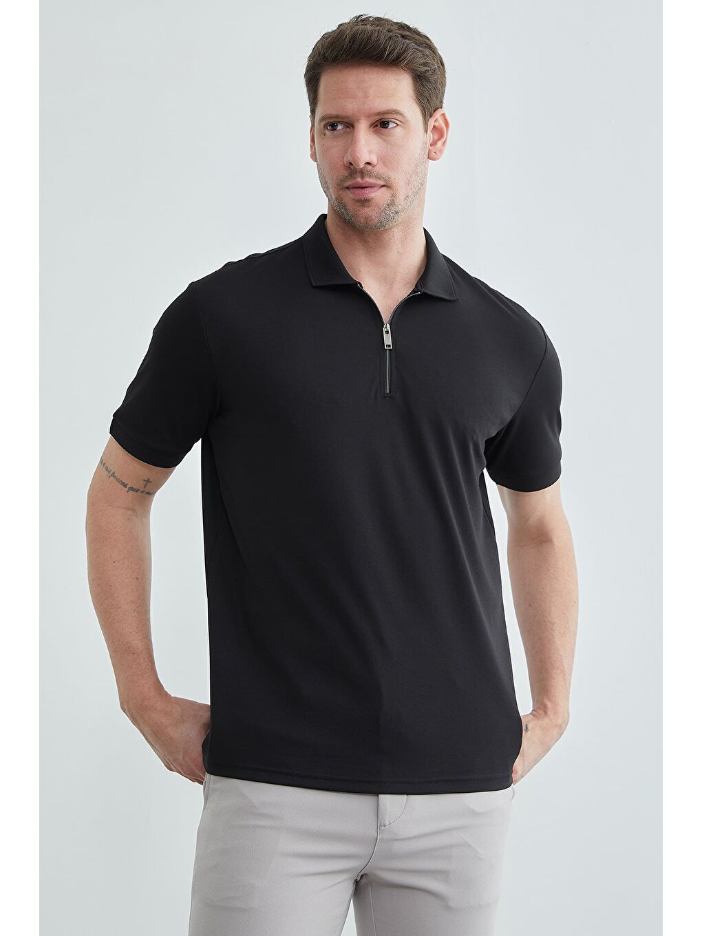 Siyah Yarım Fermuarlı Polo Yaka Tişört-3