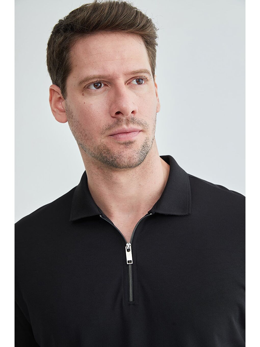 Siyah Yarım Fermuarlı Polo Yaka Tişört-4