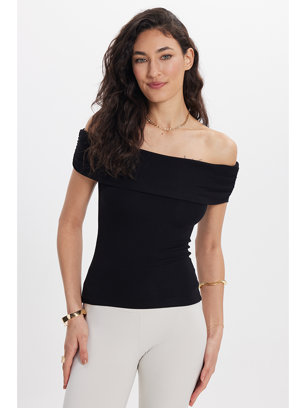 Kadın Slim Fit Dar Kesim Pamuklu Kayık Yaka Kısa Kollu Elastanlı Siyah Bluz
