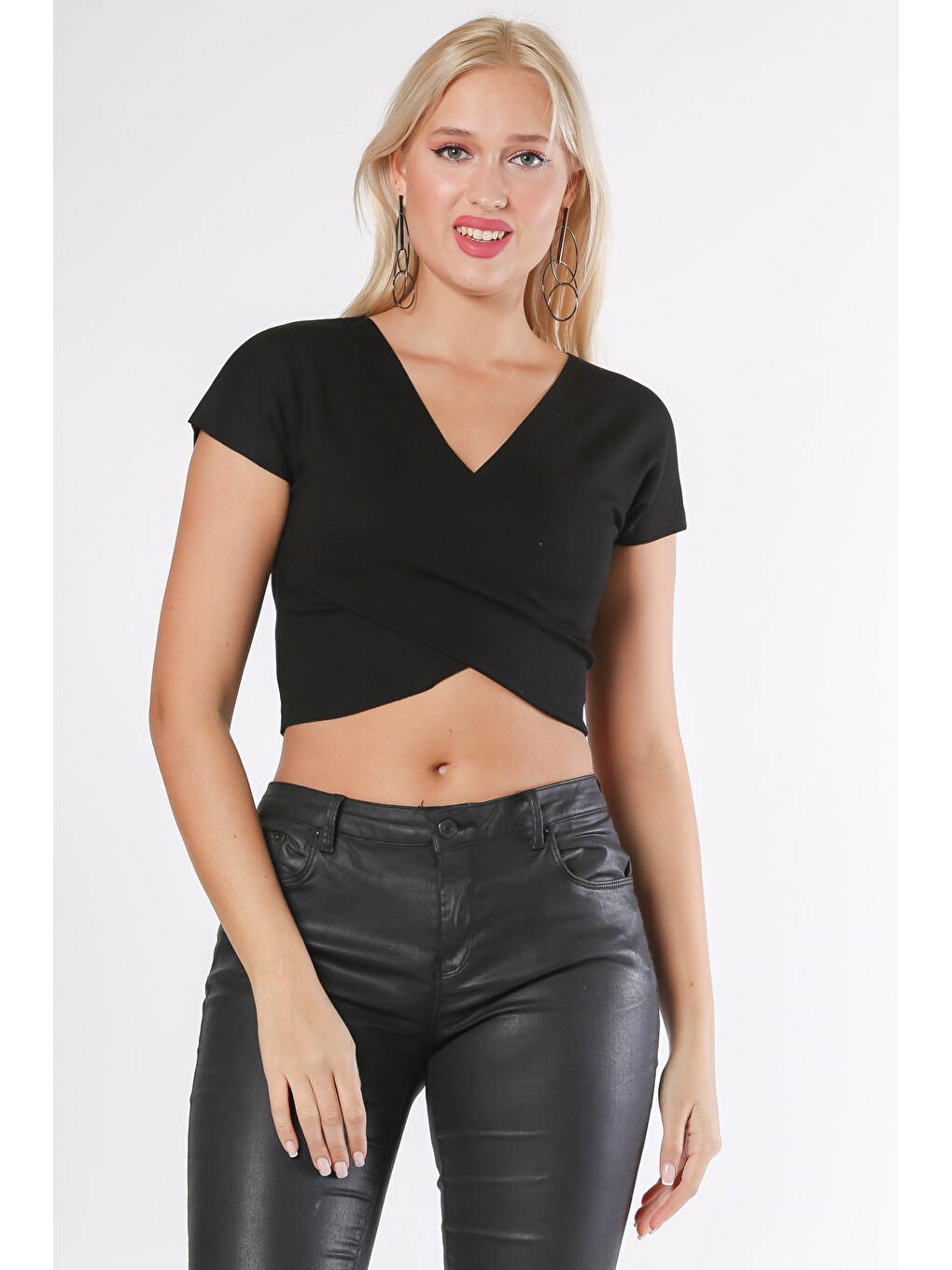 Siyah Kruvaze Yaka Düşük Kol Crop Fit Örme Bluz-6