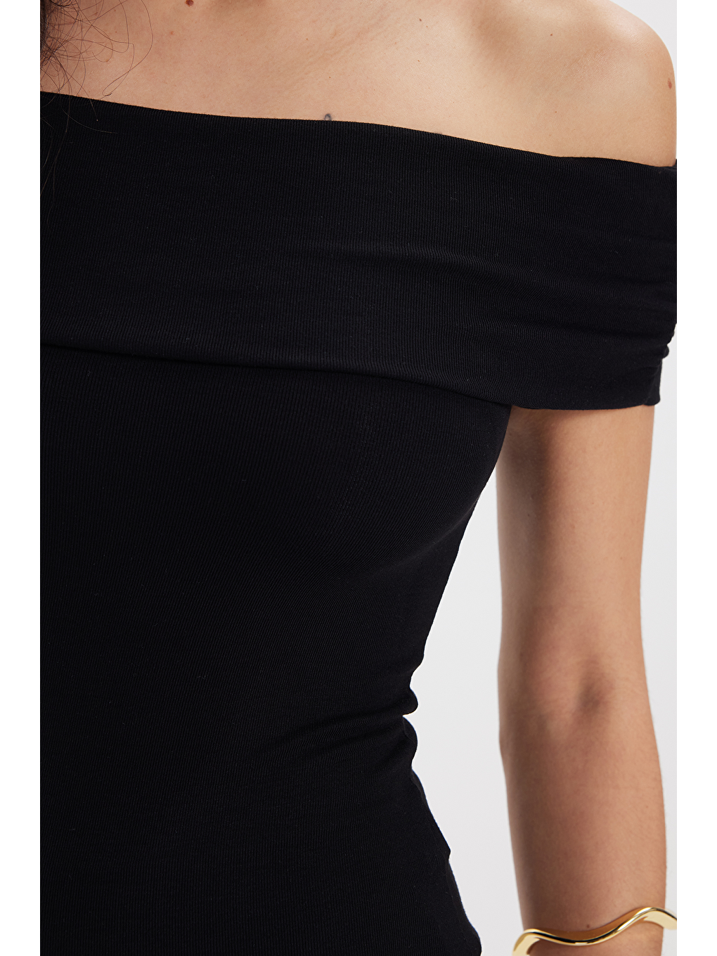 Kadın Slim Fit Dar Kesim Pamuklu Kayık Yaka Kısa Kollu Elastanlı Siyah Bluz-2