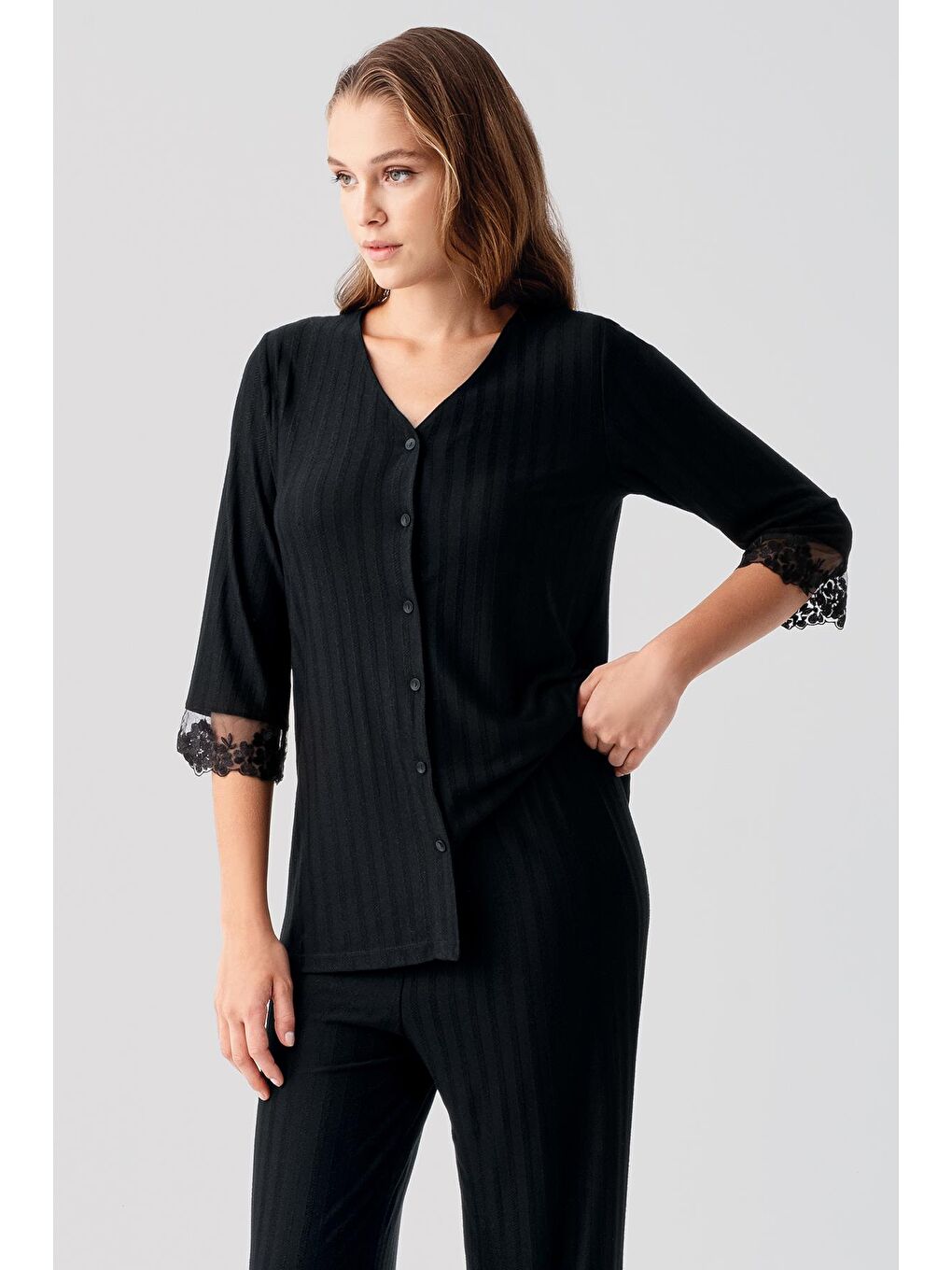 Siyah Truvakar Kollu Dantelli Düğmeli Esnek Viskoz Pijama Takım 19207-3