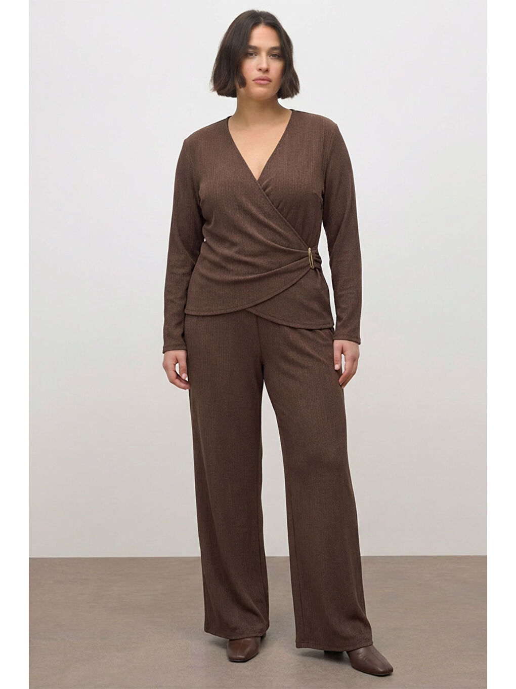 Kahverengi Kruvaze Toka Detaylı Örme Bluz-2