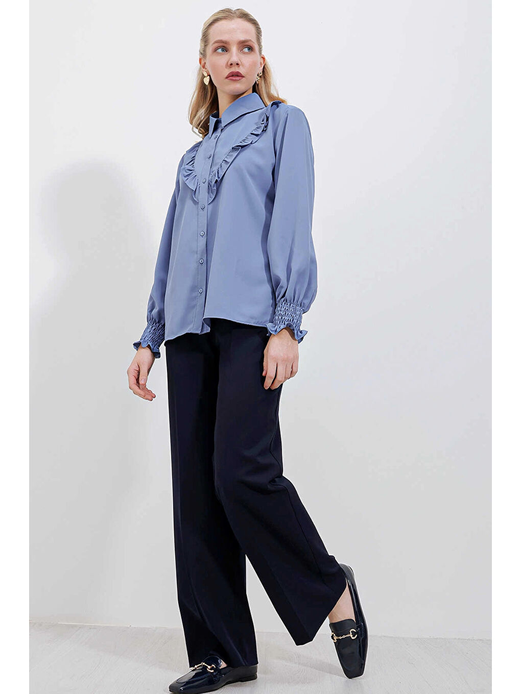 Kadın Mavi Fırfır Detaylı Uzun Kollu Gömlek HZL25W-BD1202231-2