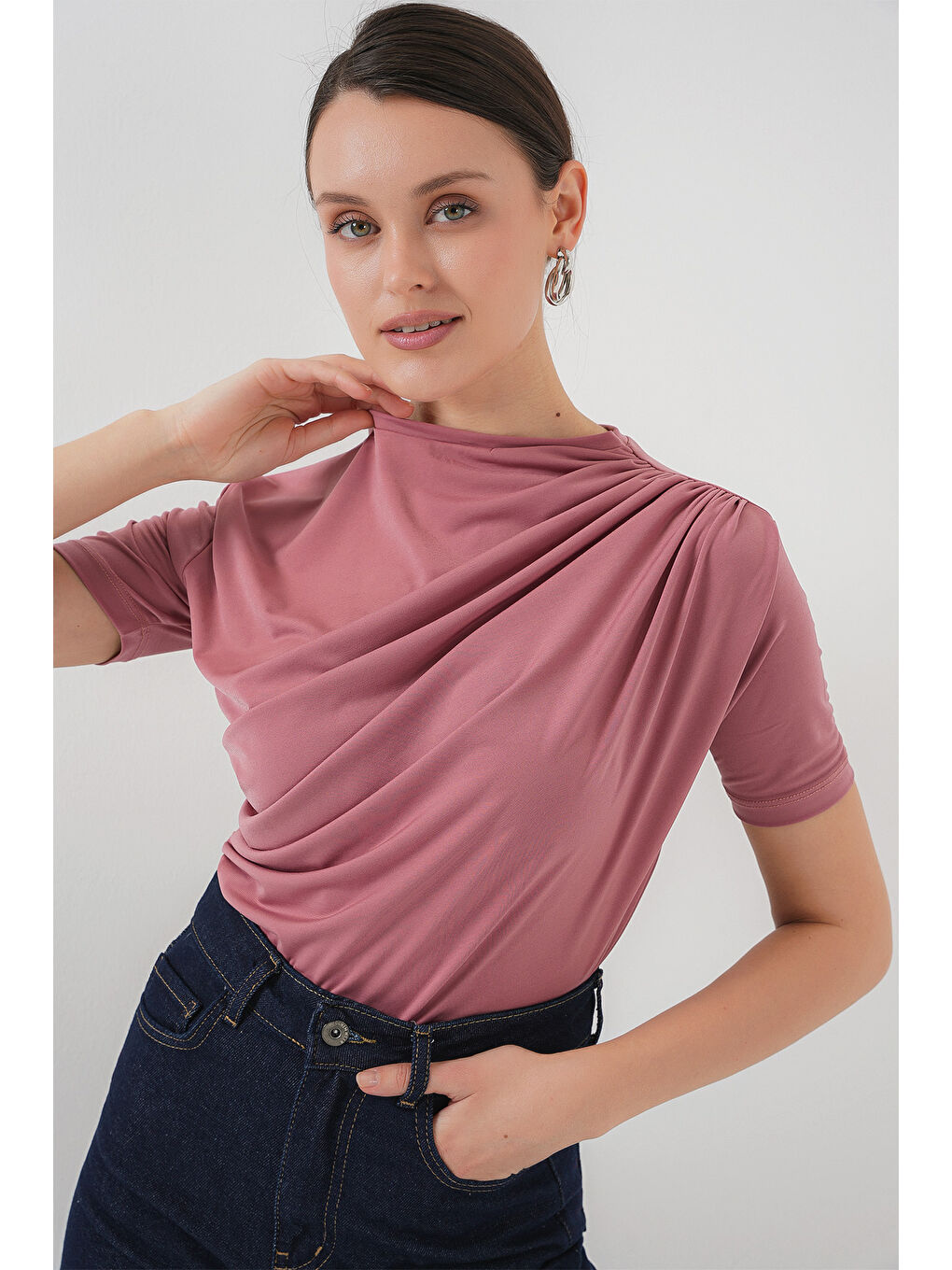 Pembe Büzgü Detaylı Kısa Kol Sandy Bluz 945 - Gül Kurusu