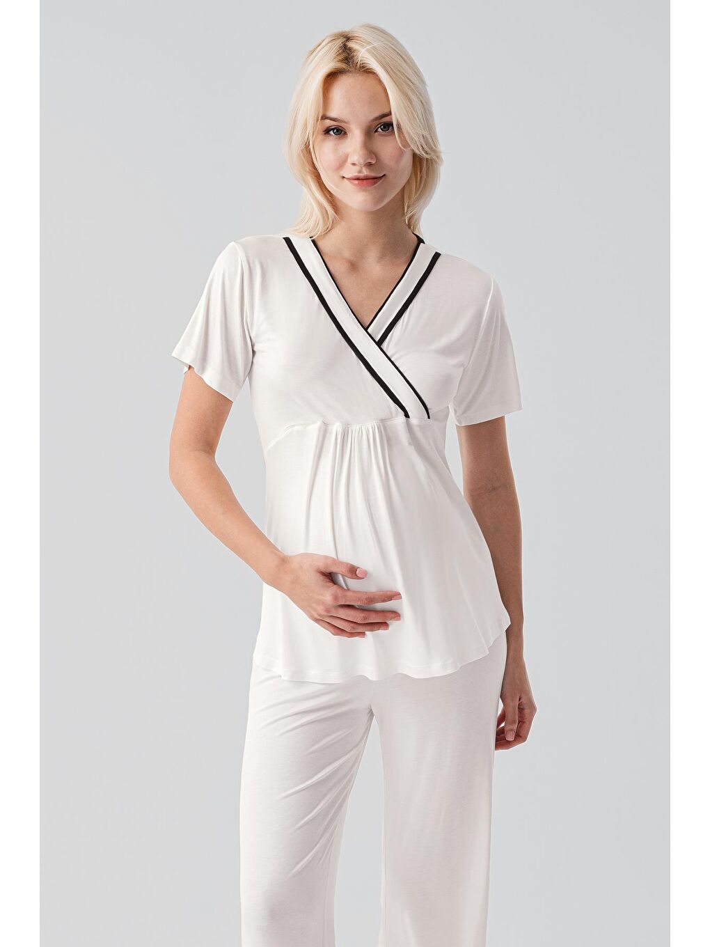 Ekru Kısa Kollu Emzirme Bölmeli Ayarlanabilir Bel Esnek Elastanlı Viskoz Soft Hamile Pijama Takım 19317-3