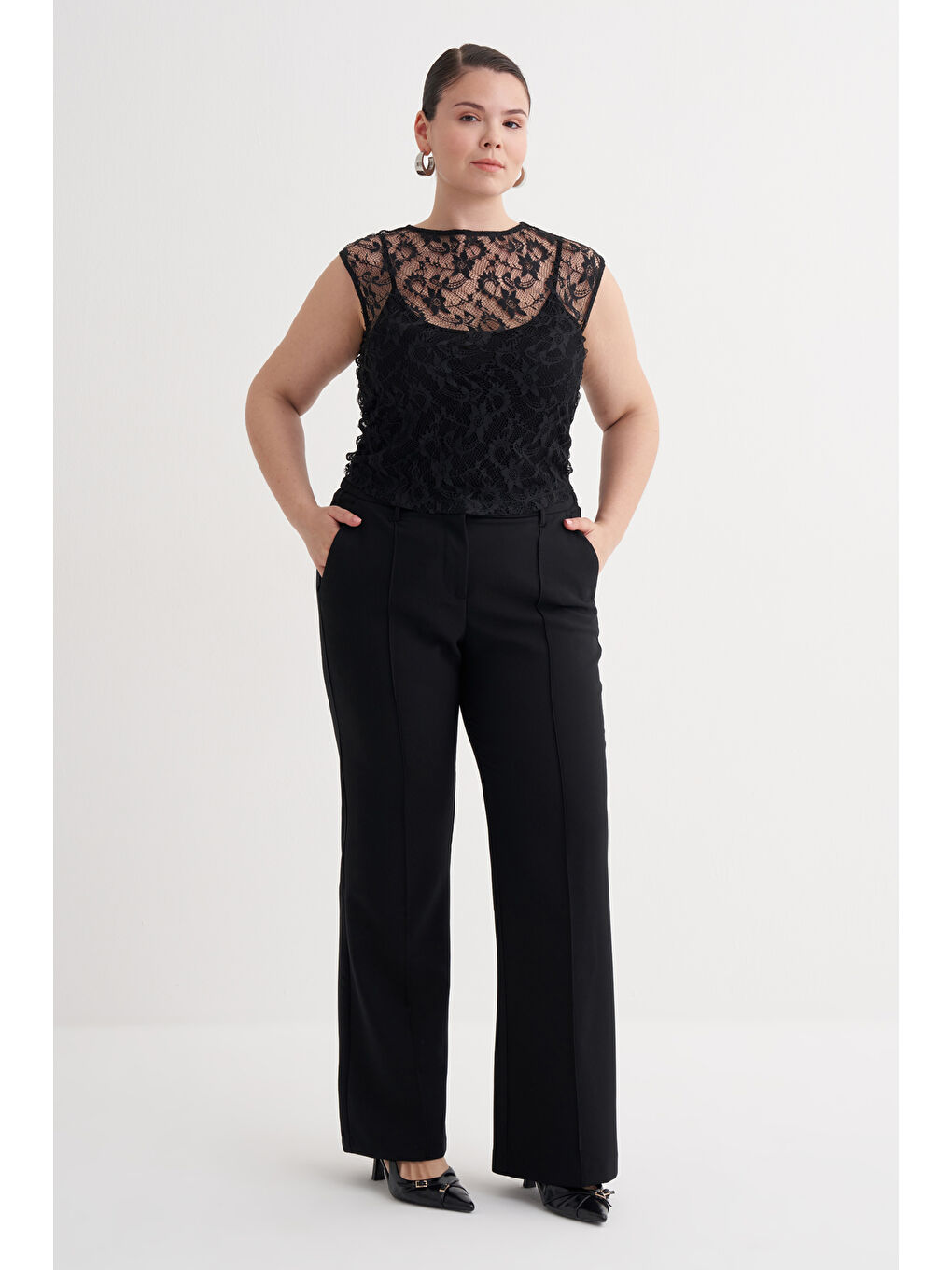 Dantel Detaylı Siyah Bluz-1