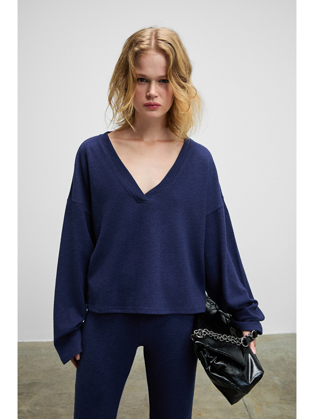 Lune Kadın Yumuşak Ve Esnek Kumaşlı Derin V Yakalı Lacivert Sweatshirt-1
