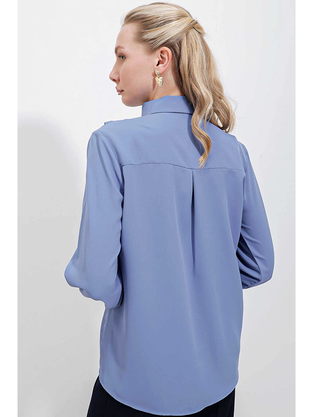 Kadın Mavi Fırfır Detaylı Uzun Kollu Gömlek HZL25W-BD1202231-4