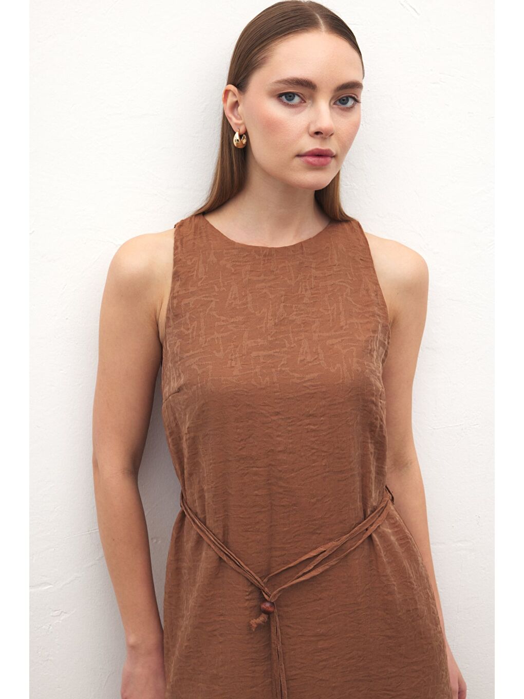 Kahverengi Kemer Detaylı Uzun Elbise - Kahve-5