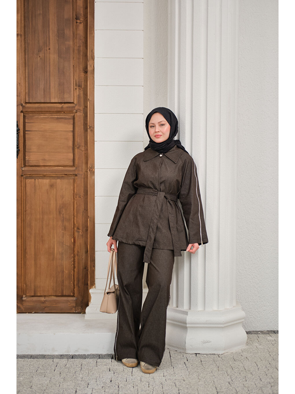 Kadın Kol Fermuar Detaylı Bel Bağlamalı Tek Düğmeli Takım Kahverengi