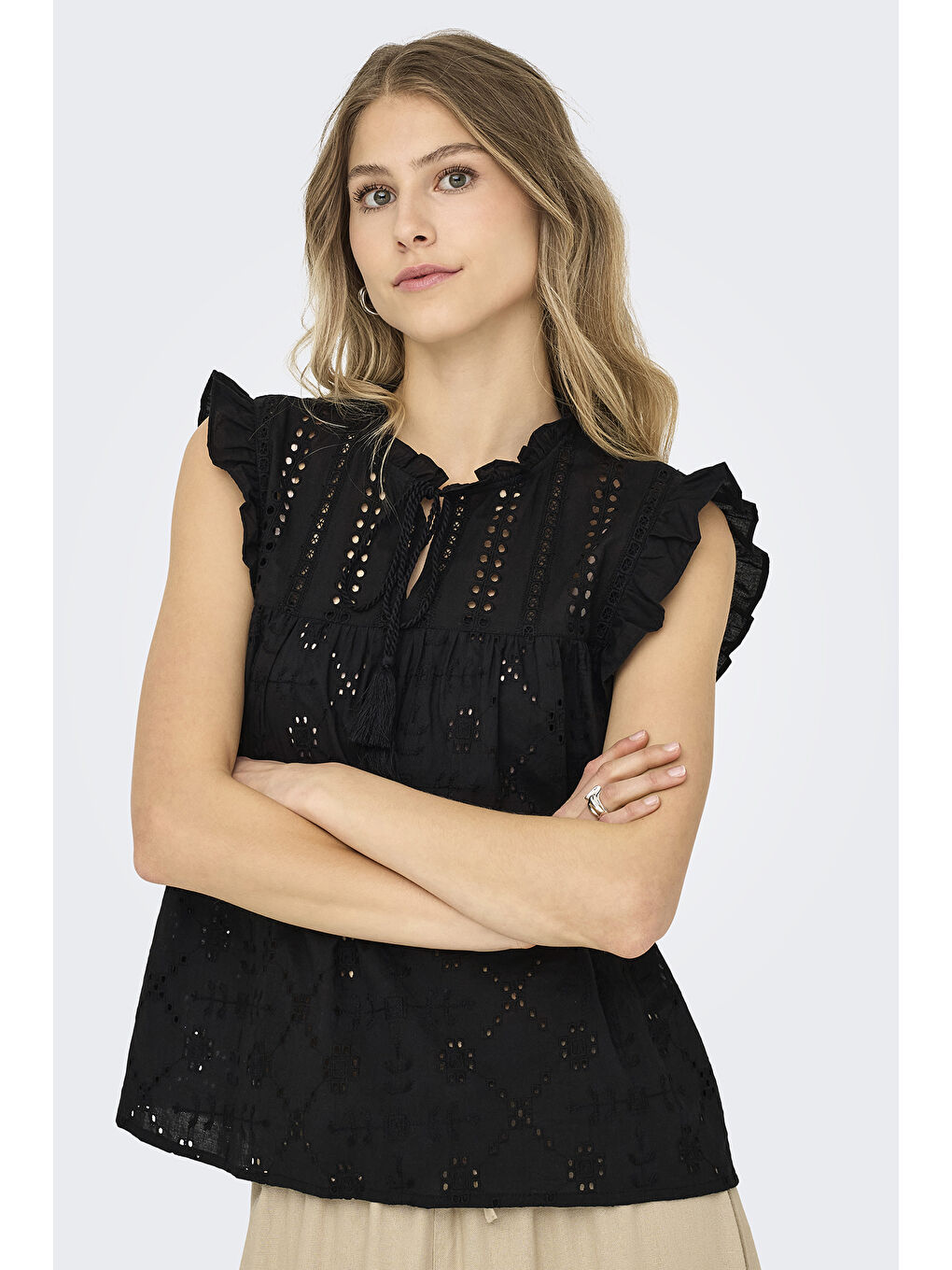 Siyah Onlreva Ajurlu % 100 Pamuk Regular Fit Bağlamalı Yaka Kadın Bluz 15218460-2