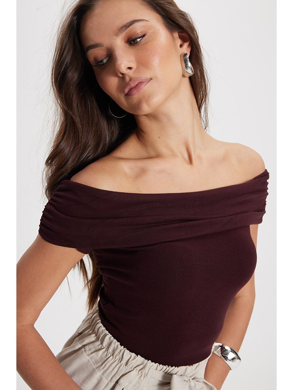 Kadın Slim Fit Dar Kesim Pamuklu Kayık Yaka Kısa Kollu Elastanlı Bordo Bluz