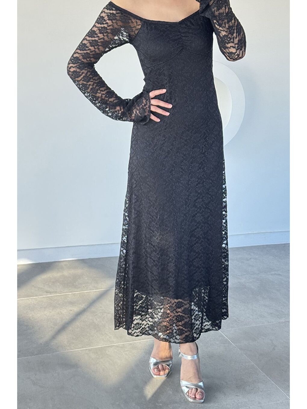 Siyah Dantel Detaylı İspanyol Kol Uzun Elbise-1