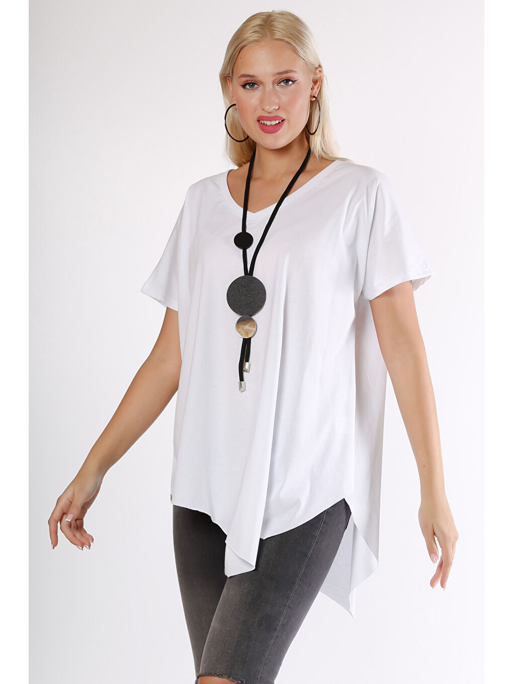 Beyaz V Yaka Kısa Kol Asimetrik Örme Bluz-2