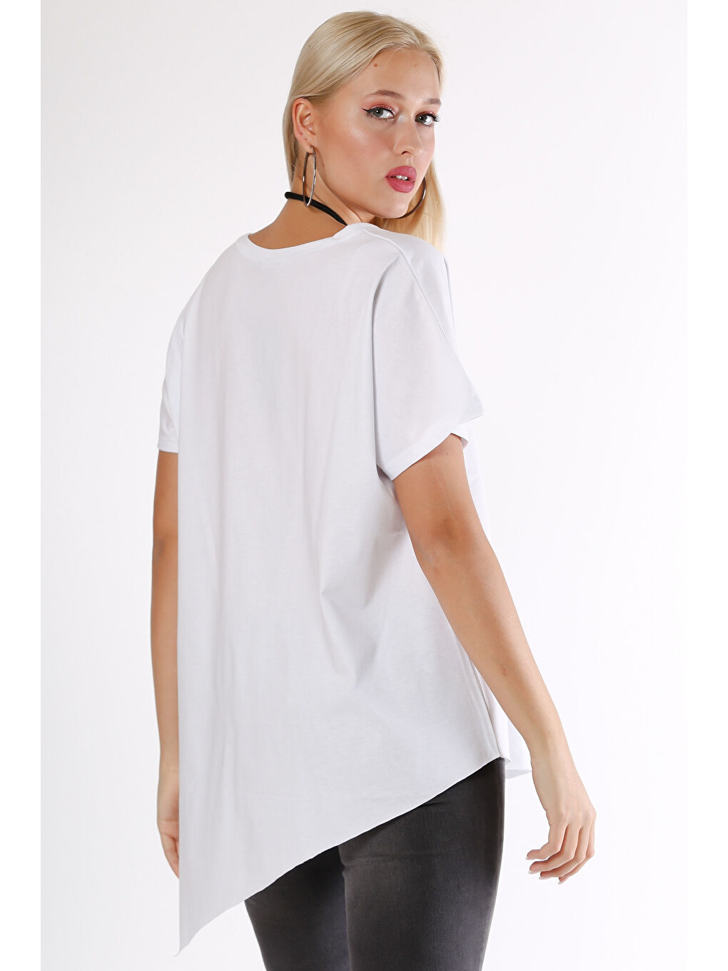 Beyaz V Yaka Kısa Kol Asimetrik Örme Bluz-4