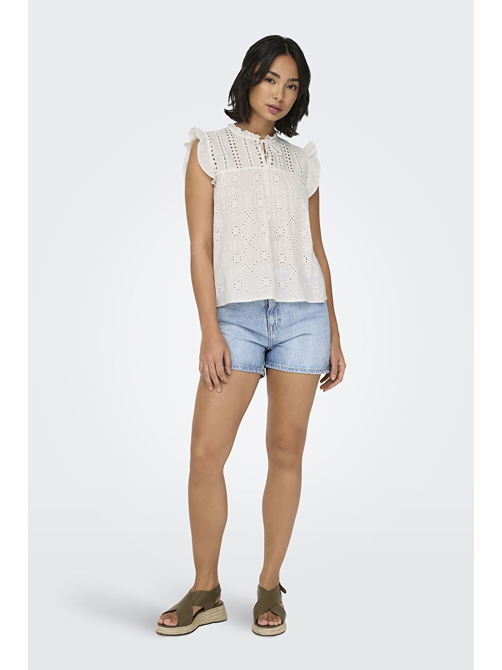 Ekru Onlreva Ajurlu % 100 Pamuk Regular Fit Bağlamalı Yaka Kadın Bluz 15218460-1