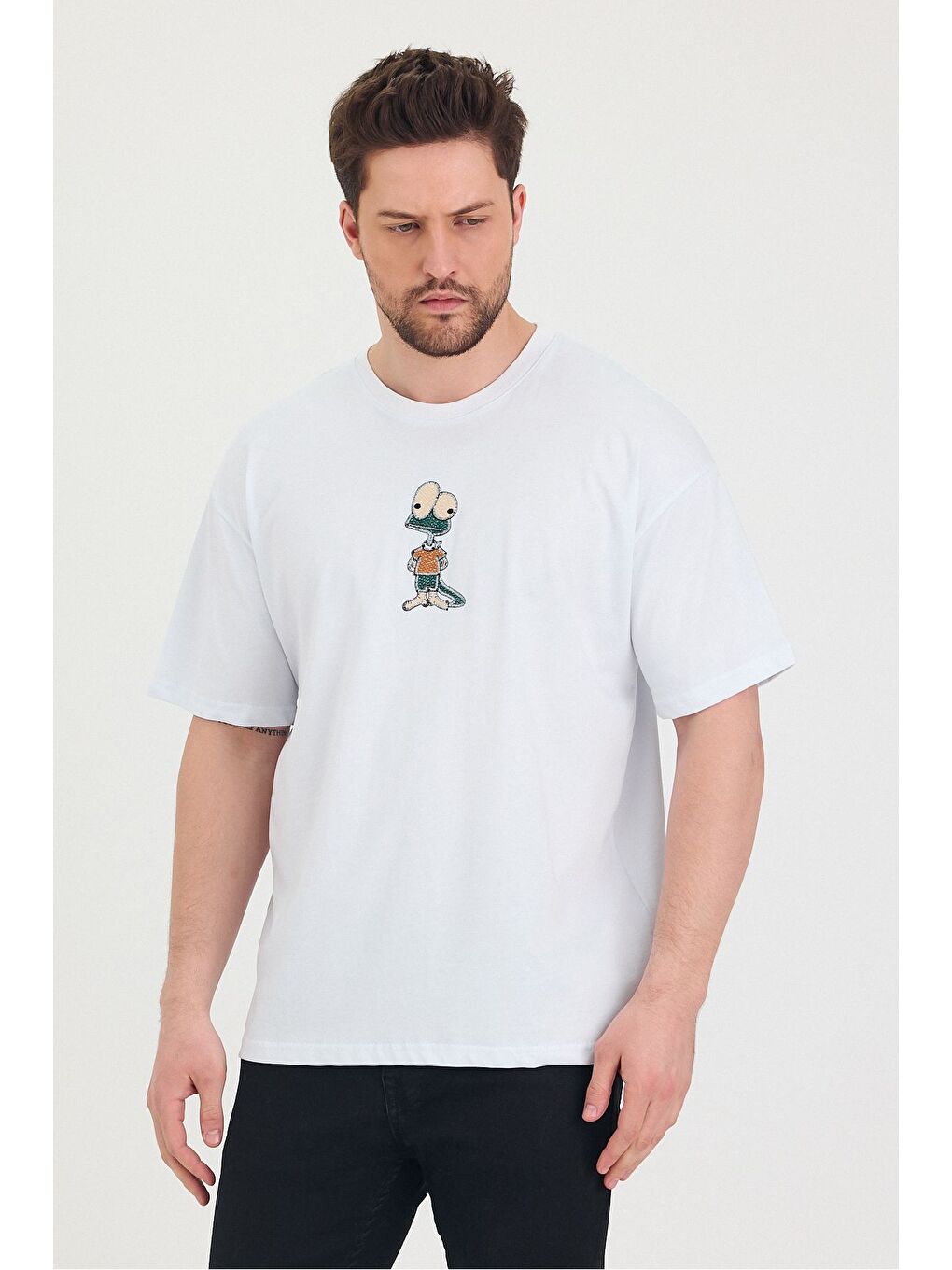 Beyaz Bisiklet Yaka Oversize Salaş Unisex Tişört