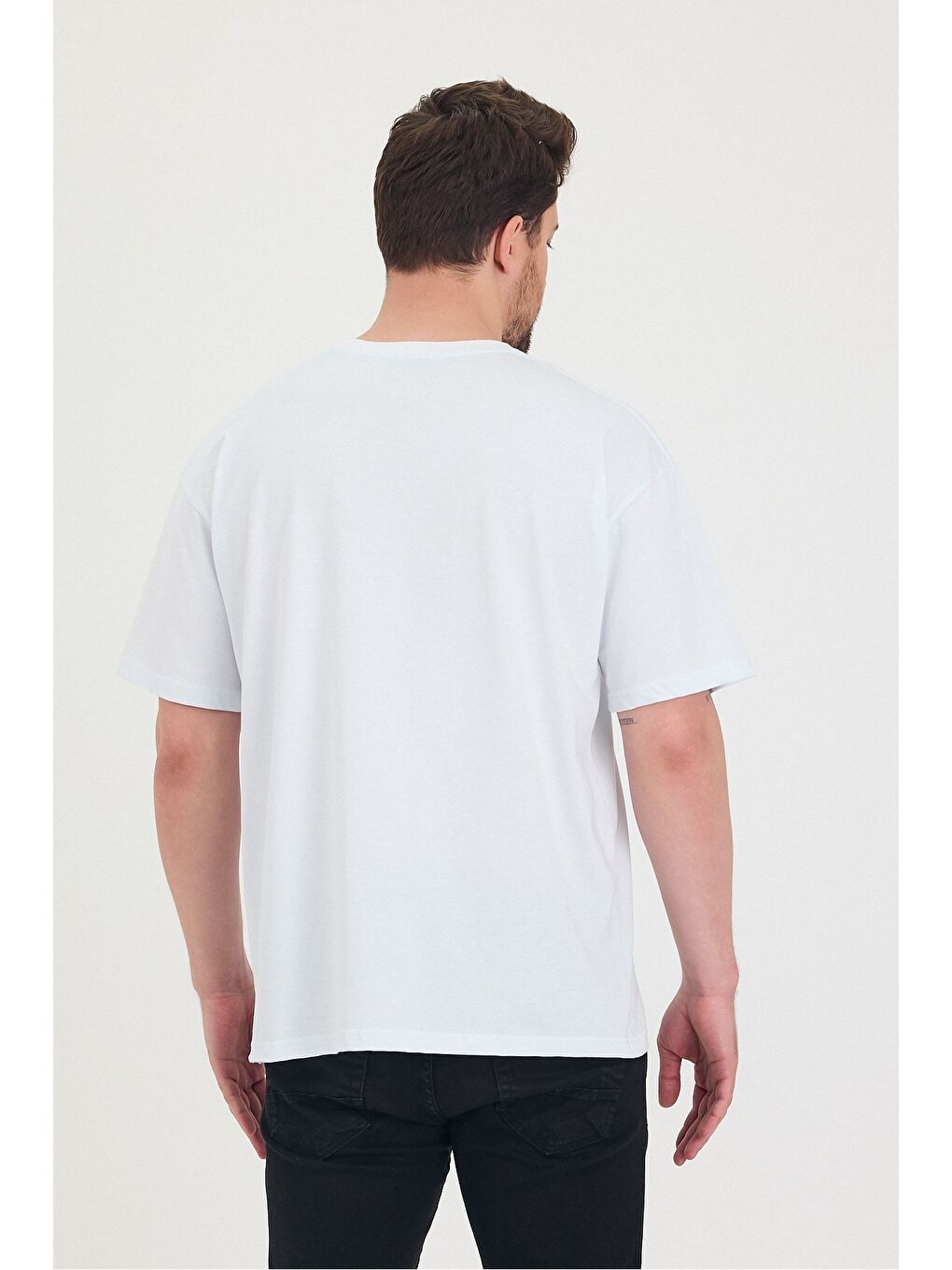 Beyaz Bisiklet Yaka Oversize Salaş Unisex Tişört-2