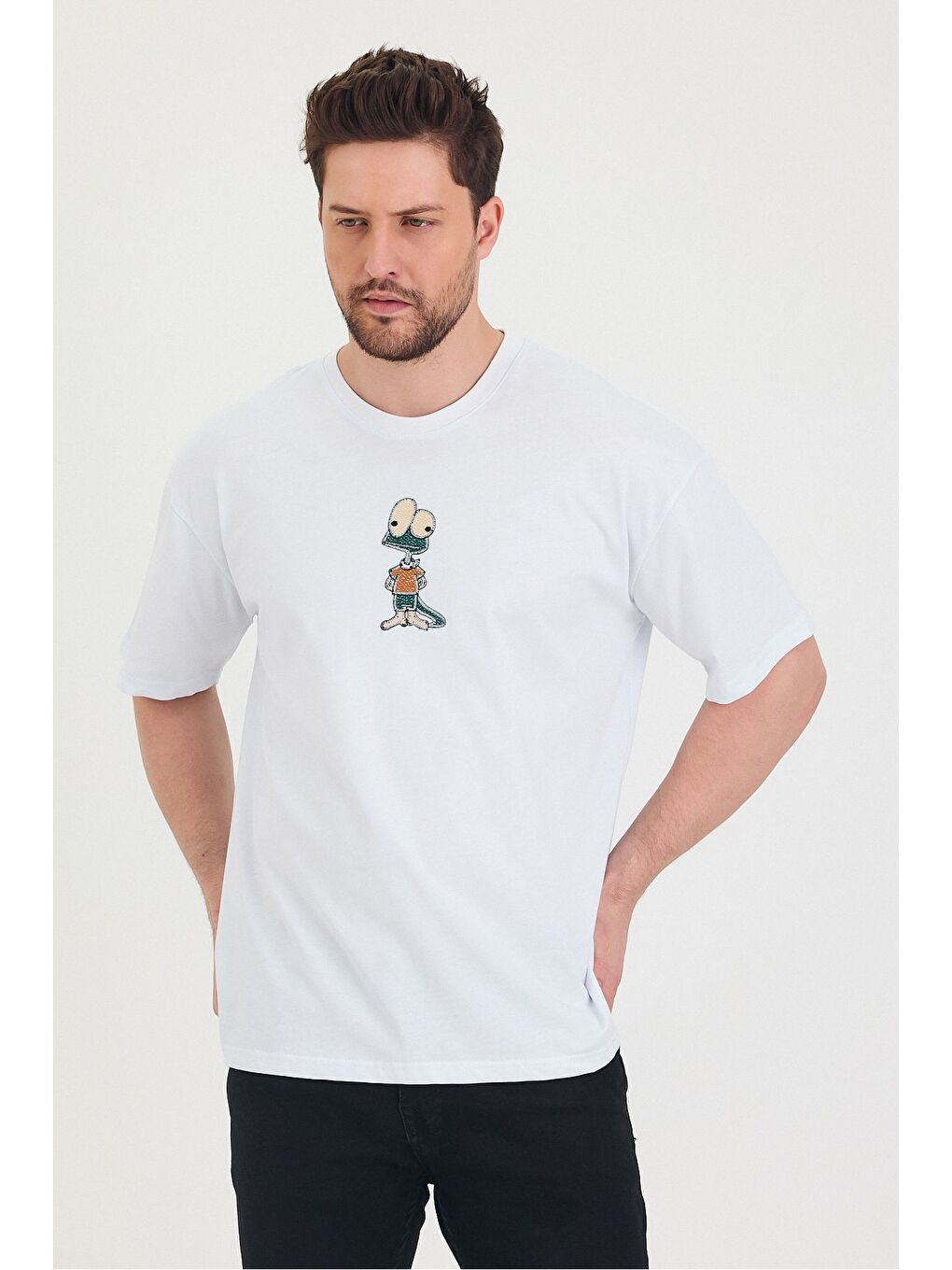 Beyaz Bisiklet Yaka Oversize Salaş Unisex Tişört-4