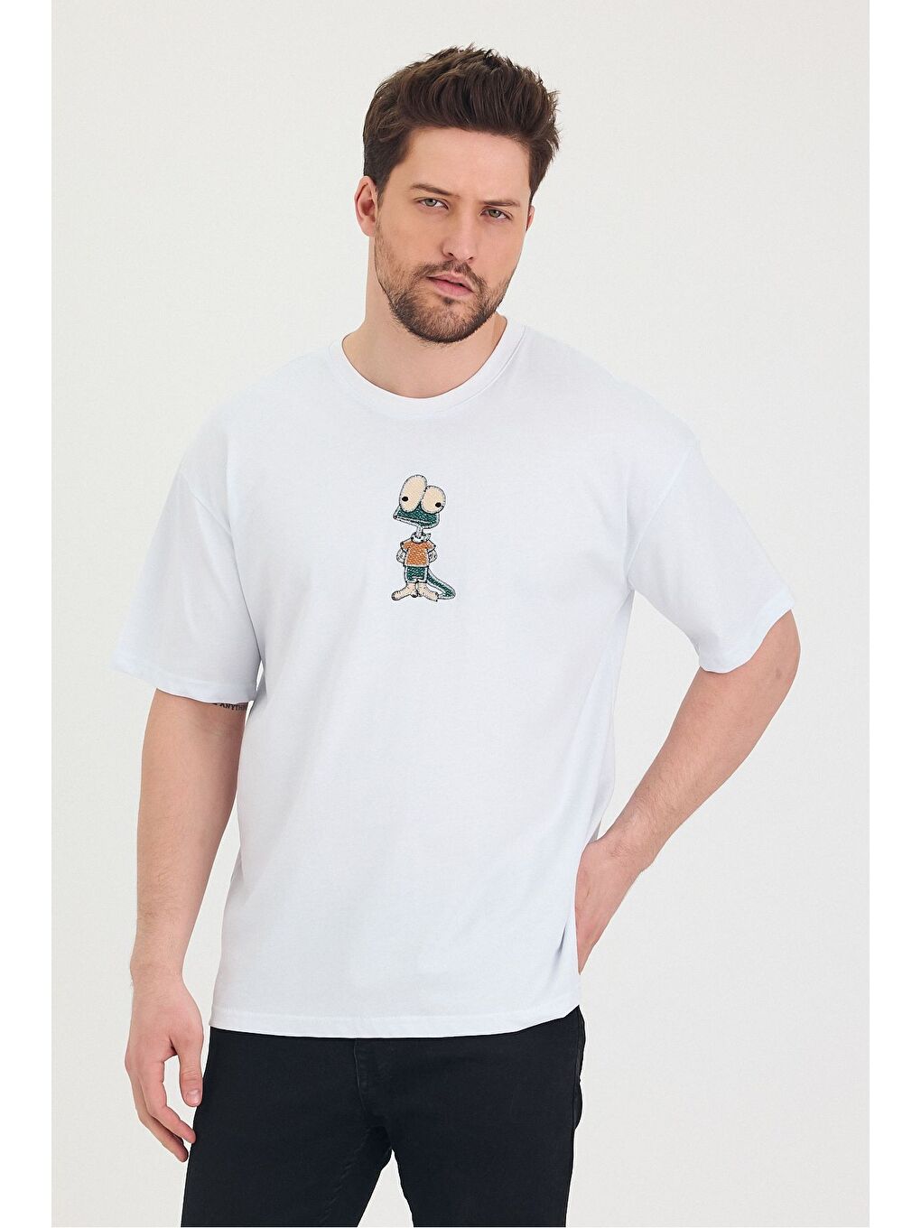 Beyaz Bisiklet Yaka Oversize Salaş Unisex Tişört-5