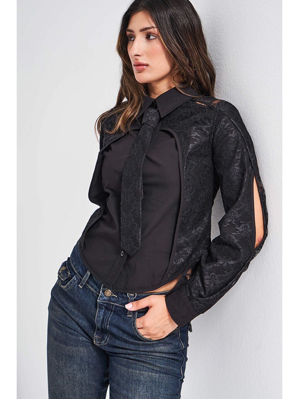 Kadın Siyah Renk Dantel ve Kravat Detaylı Özel Tasarım Gömlek-2