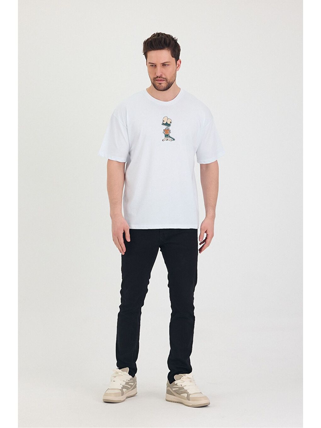 Beyaz Bisiklet Yaka Oversize Salaş Unisex Tişört-6