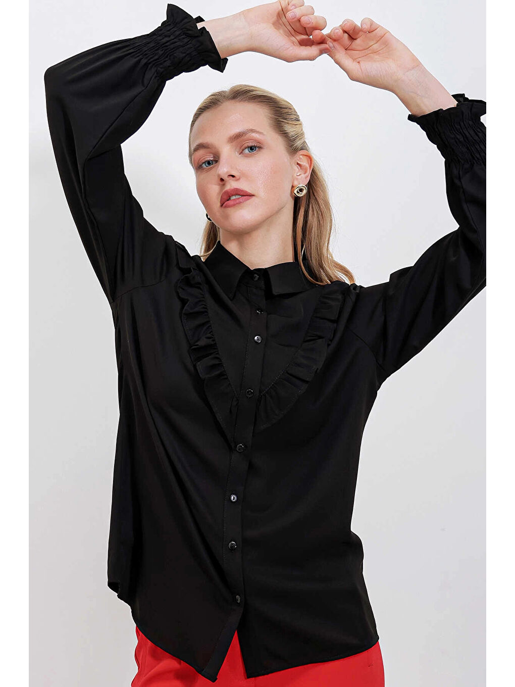 Kadın Siyah Fırfır Detaylı Uzun Kollu Gömlek HZL25W-BD1202231-1