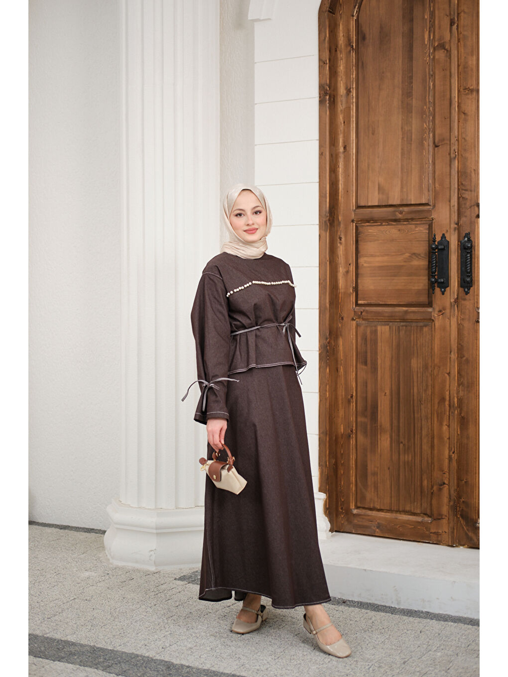 Kadın Önü İnci Detay Süs Dikiş Kemerli Hakim Yaka Takım Kahverengi