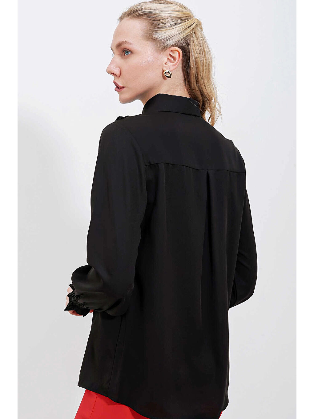 Kadın Siyah Fırfır Detaylı Uzun Kollu Gömlek HZL25W-BD1202231-4