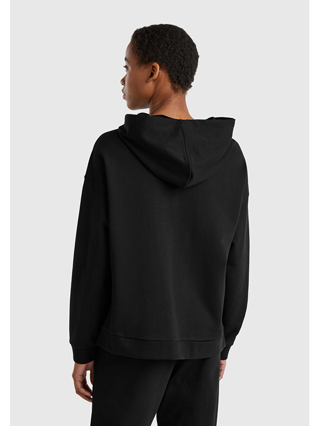 Kadın Siyah Logo Baskı Detaylı Kapüşonlu Relax Fit Sweatshirt-2