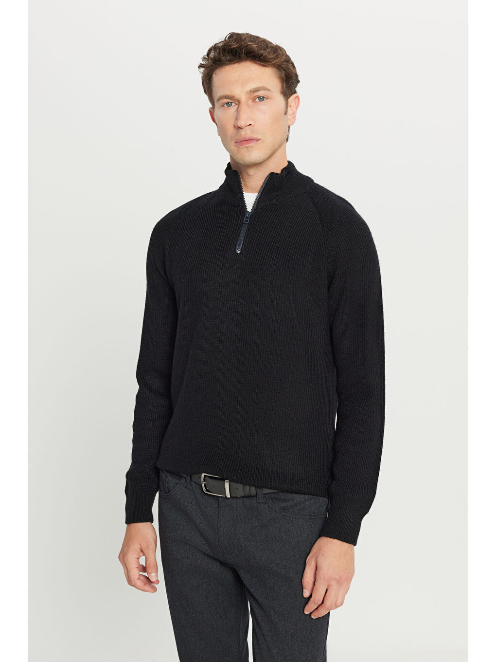 Erkek Siyah Standart Fit Normal Kesim Bato Yaka Triko Kazak