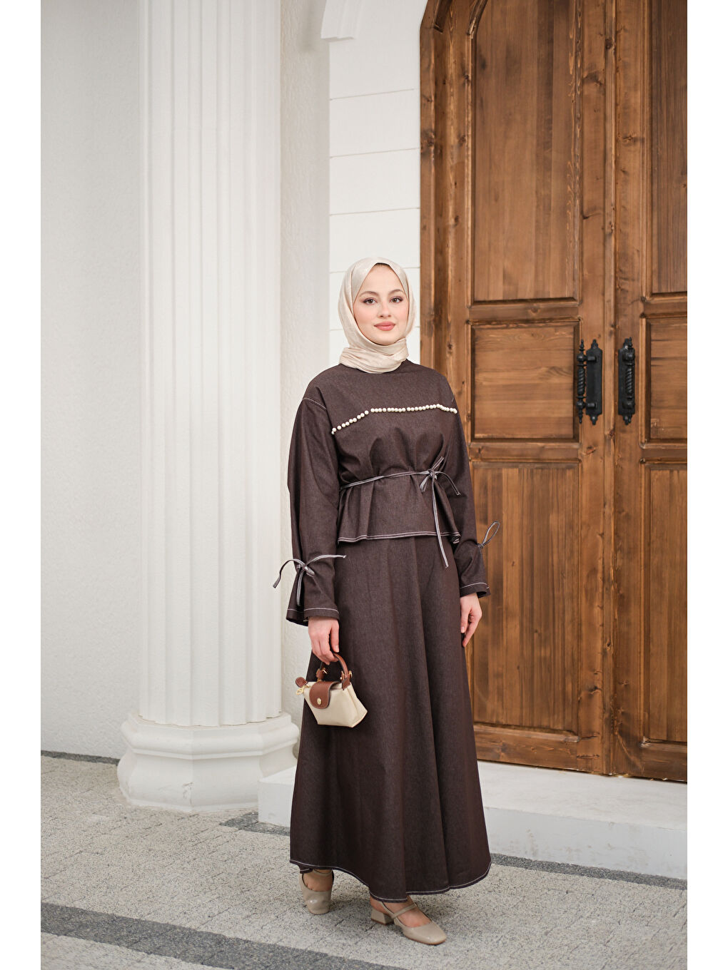 Kadın Önü İnci Detay Süs Dikiş Kemerli Hakim Yaka Takım Kahverengi-4