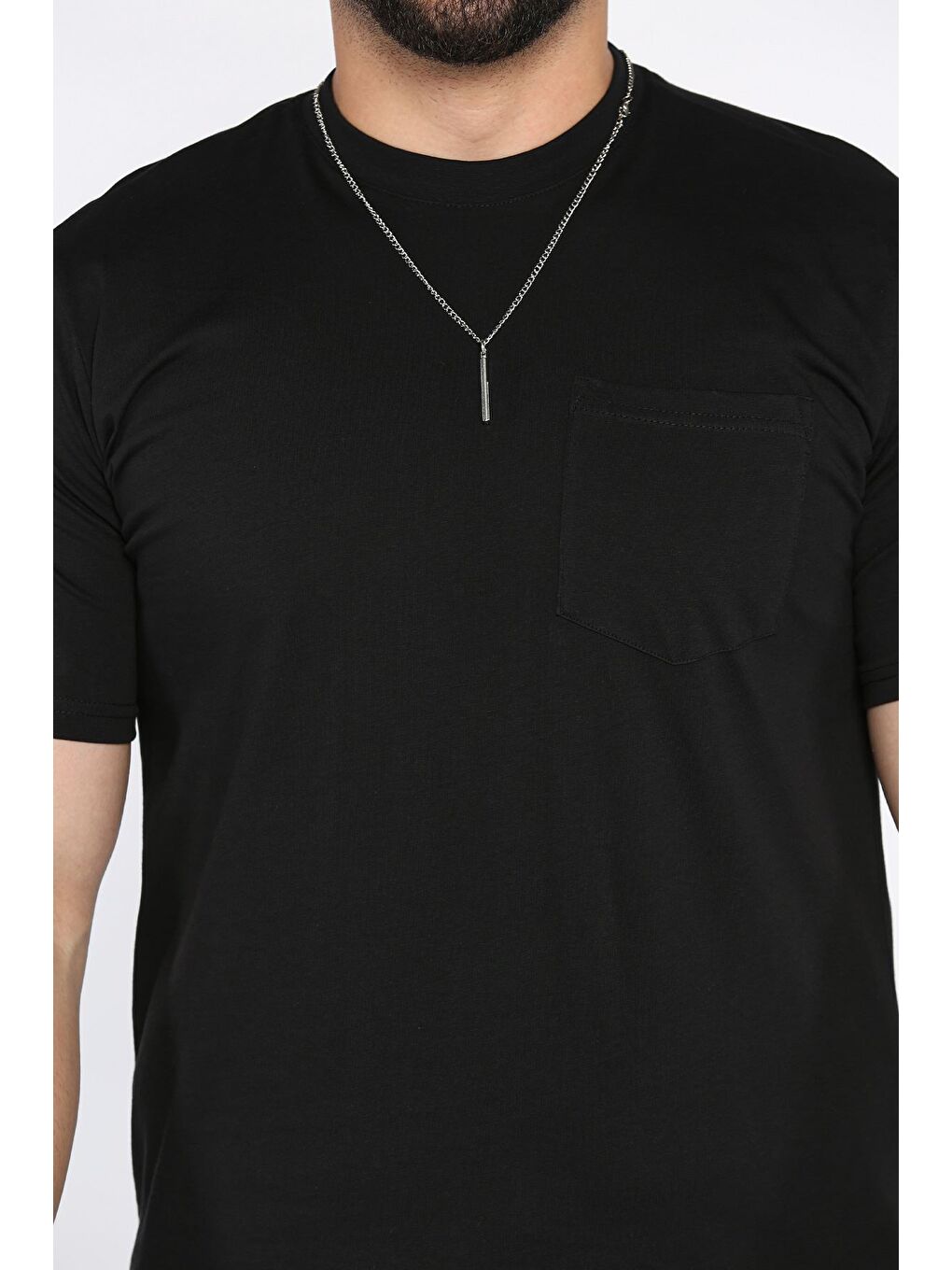 Siyah Aksesuarlı Cepli Erkek Tişört-3