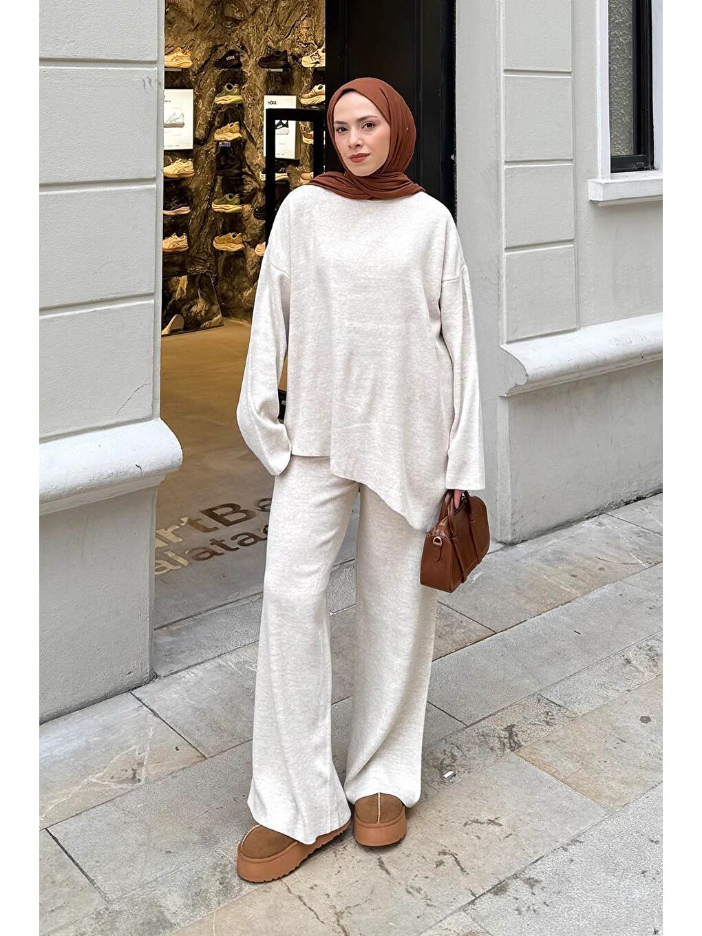 Bej Asimetrik Bisiklet Yaka Triko Takım Koyu Taş