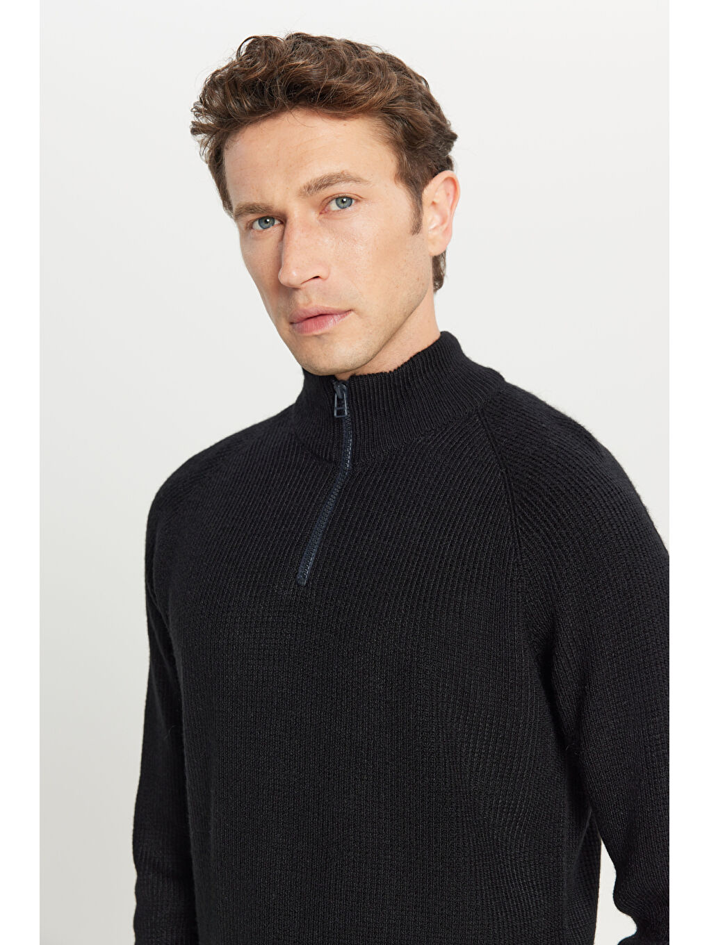 Erkek Siyah Standart Fit Normal Kesim Bato Yaka Triko Kazak-3