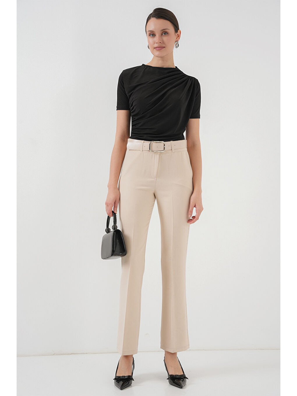 Büzgü Detaylı Kısa Kol Sandy Bluz 945 - Siyah-2