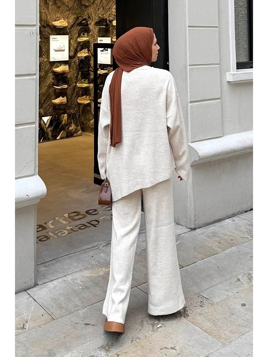 Bej Asimetrik Bisiklet Yaka Triko Takım Koyu Taş-3