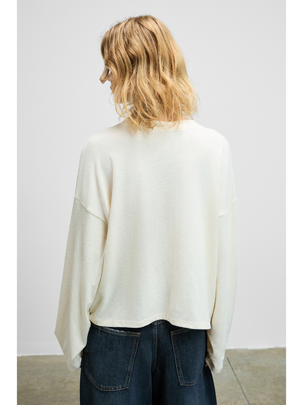 Lune Kadın Yumuşak Ve Esnek Kumaşlı Derin V Yakalı Ekru Sweatshirt-6