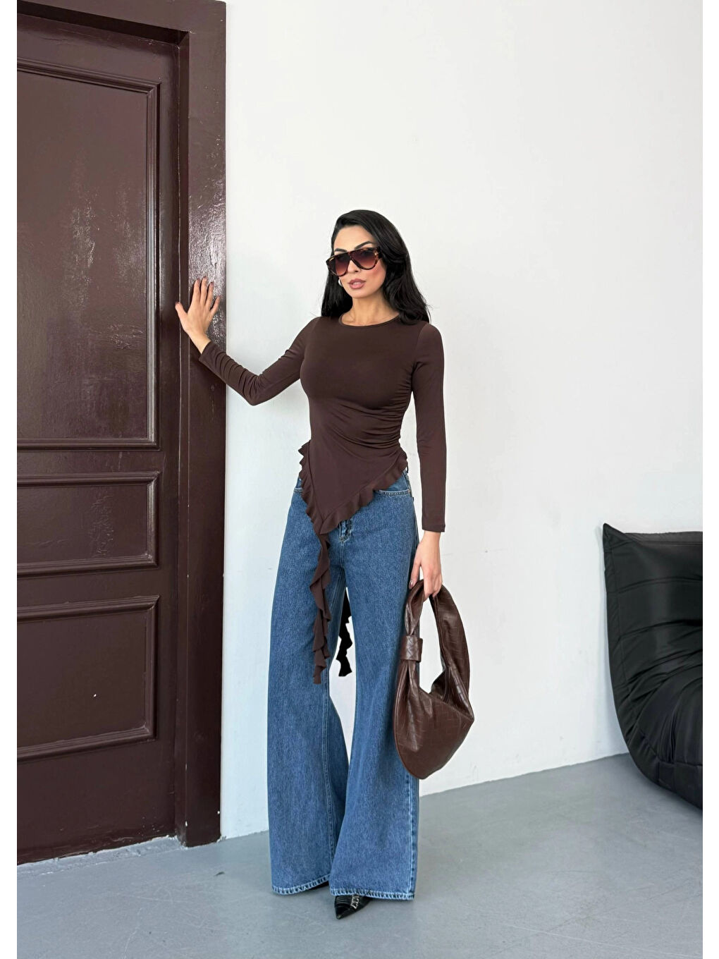 Kahverengi Kadın Kahve Fırfır Detaylı Uzun Kol Asimetrik Bluz HZL25W-FRY123621