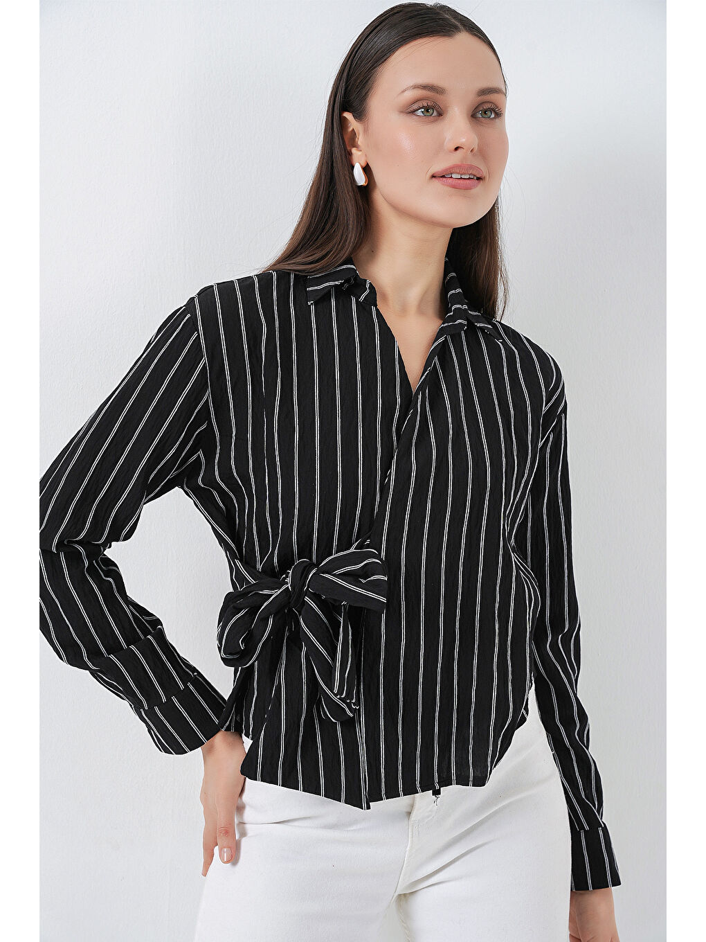 Kadın Önü Bağlamalı Çizgili Gömlek 20362 - Siyah-4