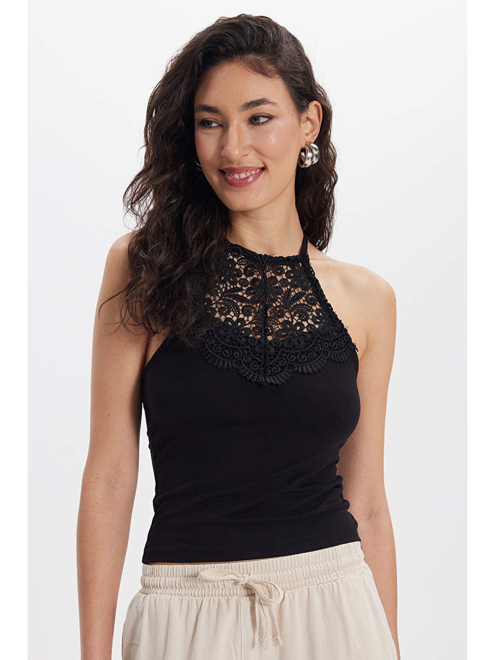 Kadın Slim Fit Dar Kesim Kolsuz Bİsiklet Yaka Dantelli Sırt Detaylı Siyah Bluz