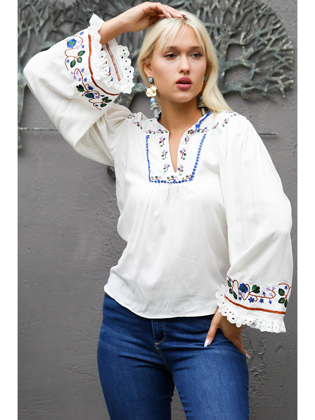 Kadın Beyaz Yuvarlak Yaka İspanyol Kol Sargı Nakışlı Regular Fitted Casual Pamuk Dokuma