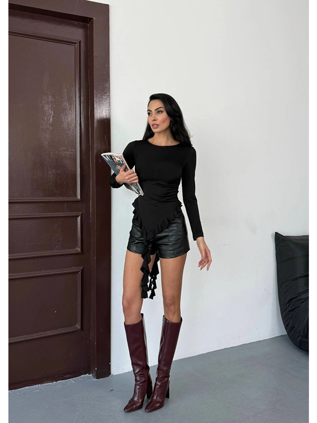 Kadın Siyah Fırfır Detaylı Uzun Kol Asimetrik Bluz HZL25W-FRY123621-1