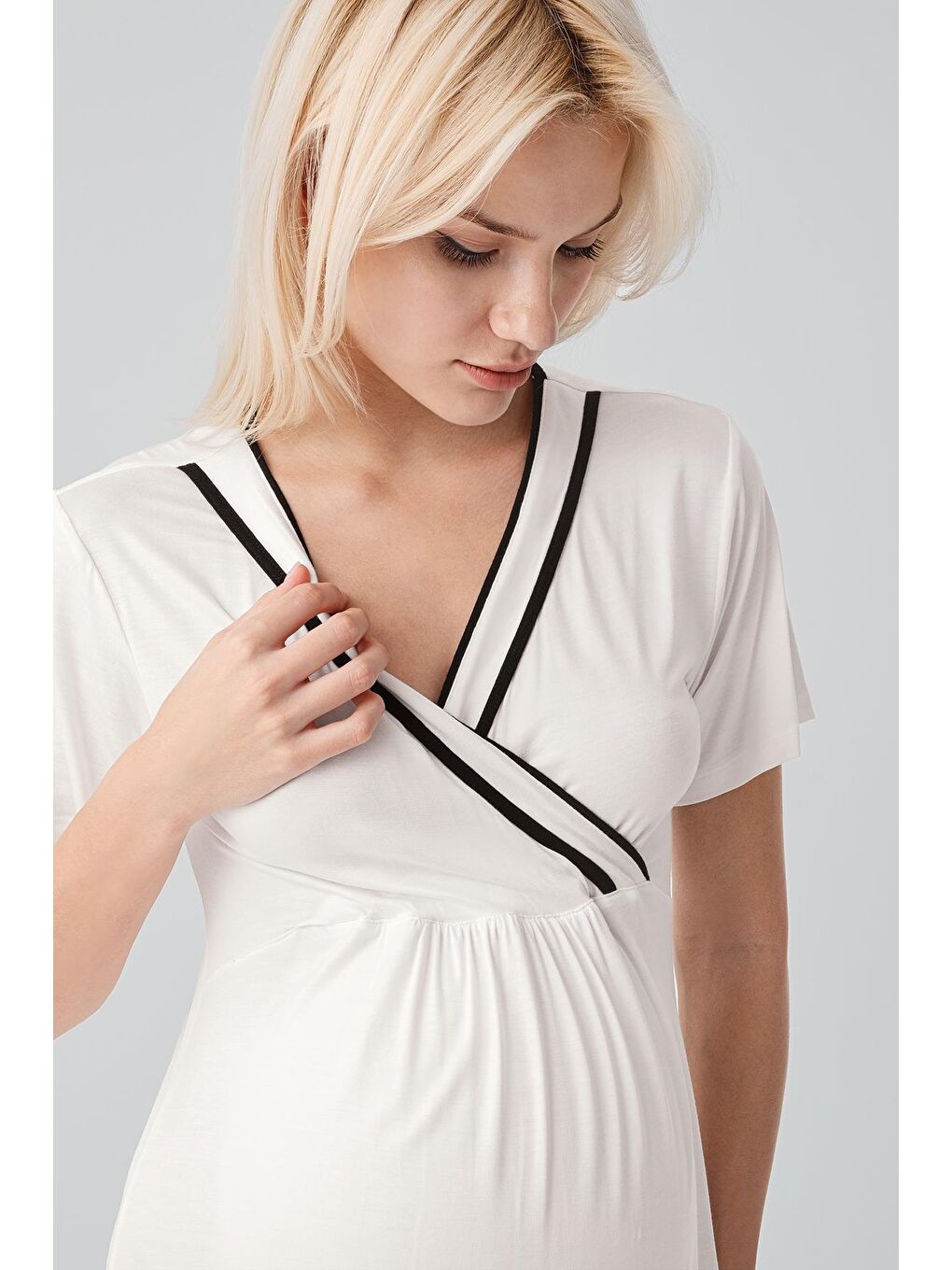 Ekru Kısa Kollu Emzirme Bölmeli Esnek Viskoz Hamile Sabahlık Gecelik Takım 19417-9