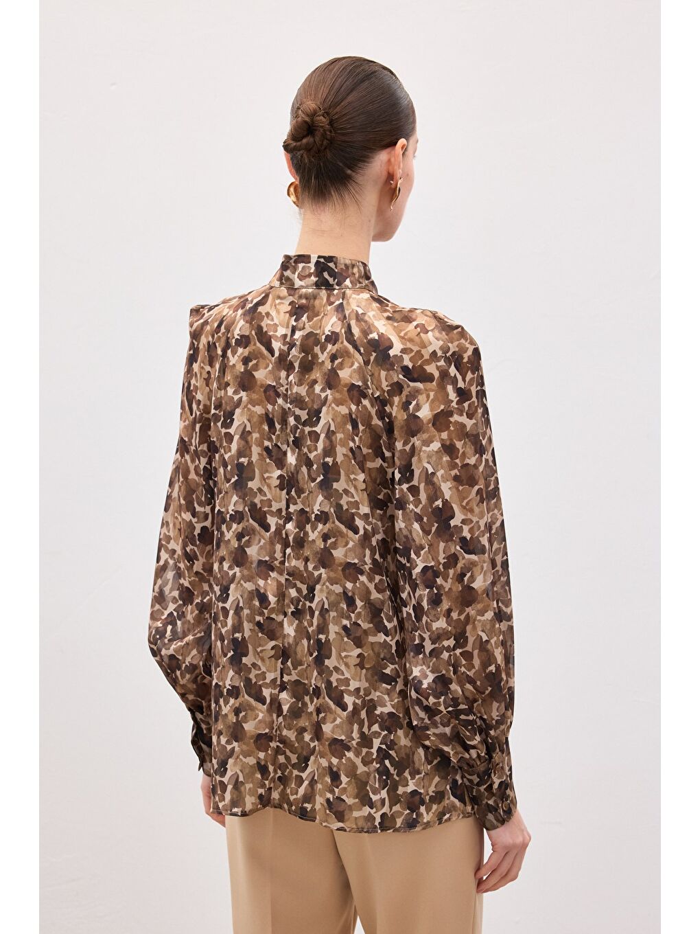 Kahverengi Fular Detaylı Bluz - Kahve-7