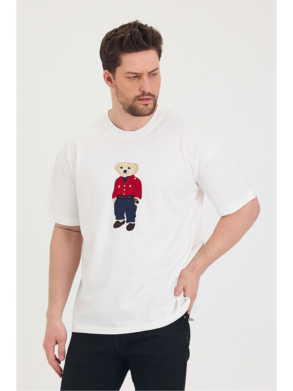 Beyaz Bisiklet Yaka Oversize Ayıcık Baskılı Salaş Unisex Tişört-4