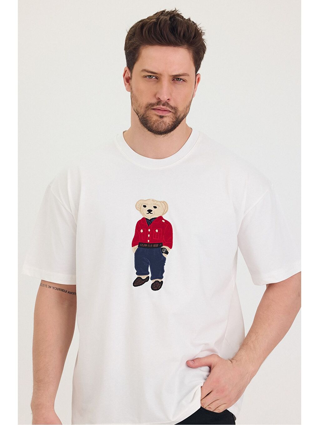 Beyaz Bisiklet Yaka Oversize Ayıcık Baskılı Salaş Unisex Tişört-6