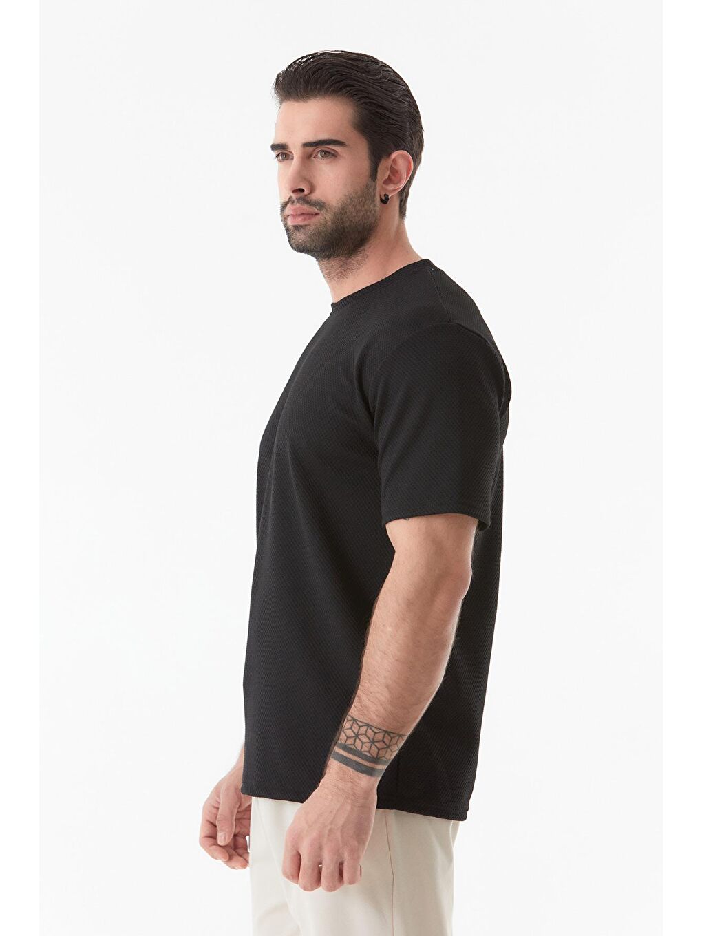 Siyah Jakarlı Bisiklet Yaka Tişört-2